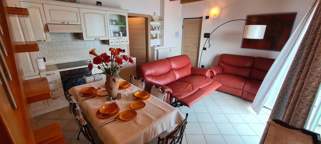 La Villetta In Residence Con Piscina E Vista Lago Parzanica Экстерьер фото